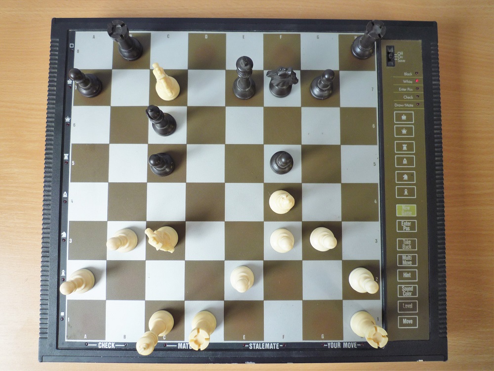 Chess engine: CorChess 150823 Dimension 2048 (experimental version of  CorChess)